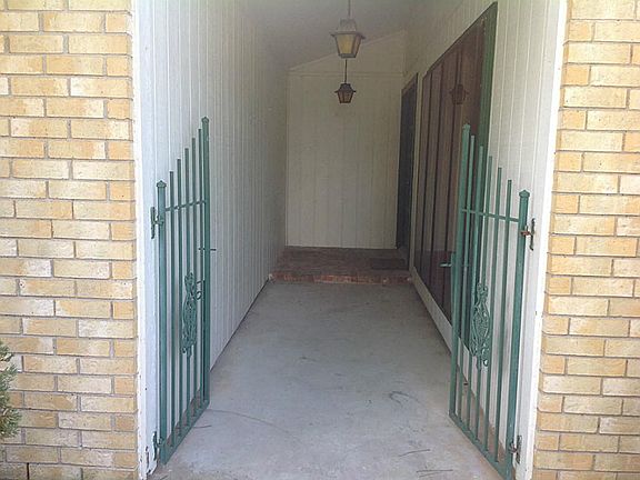 2nd image of 2606 Lufkin Ln