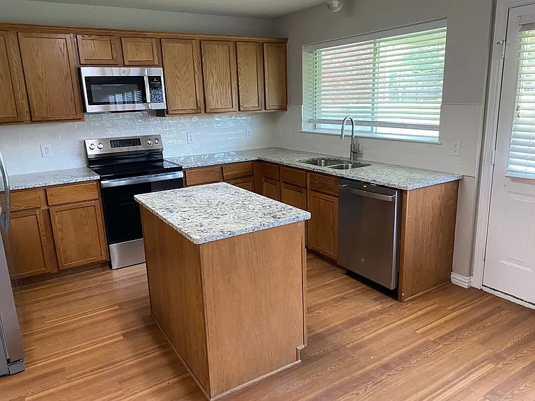 1117 Acacia Dr — Photo 7