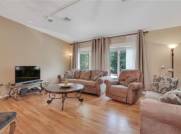 4th image of 234 Briarwood Dr