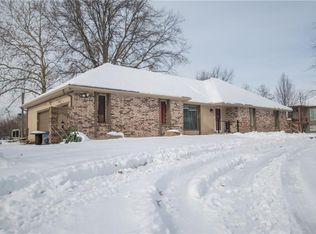 902 S Sunset Ln, Raymore, MO 64083