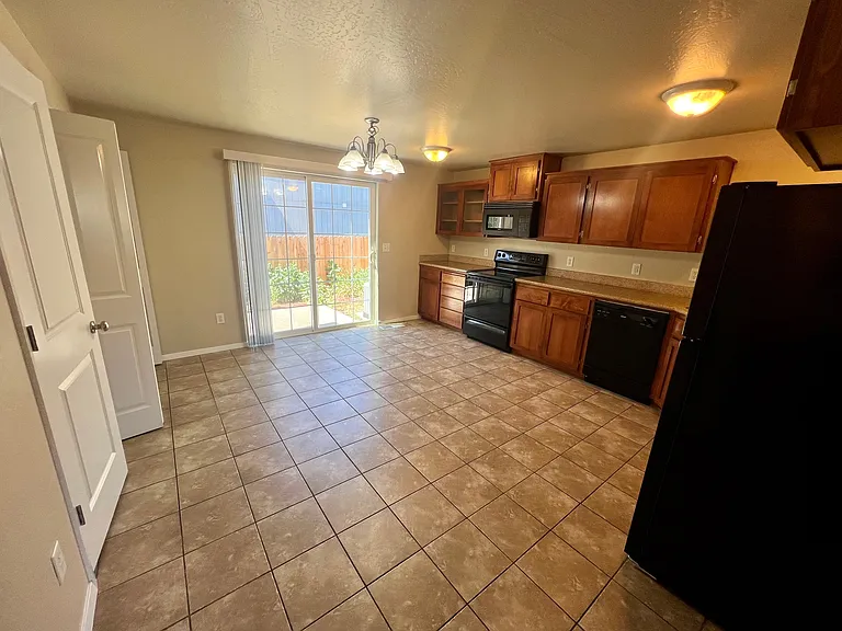 173 N Royal Ave — Photo 17