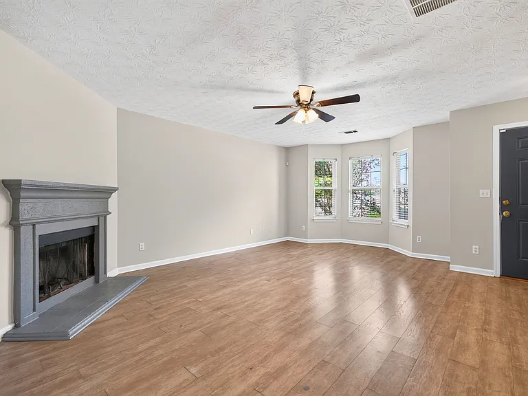 4377 Chestnut Lake Ave — Photo 3