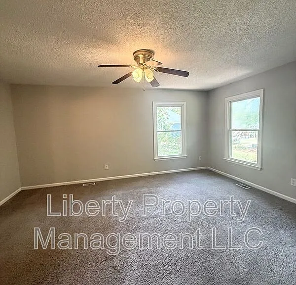 512 Nottingham Dr — Photo 8