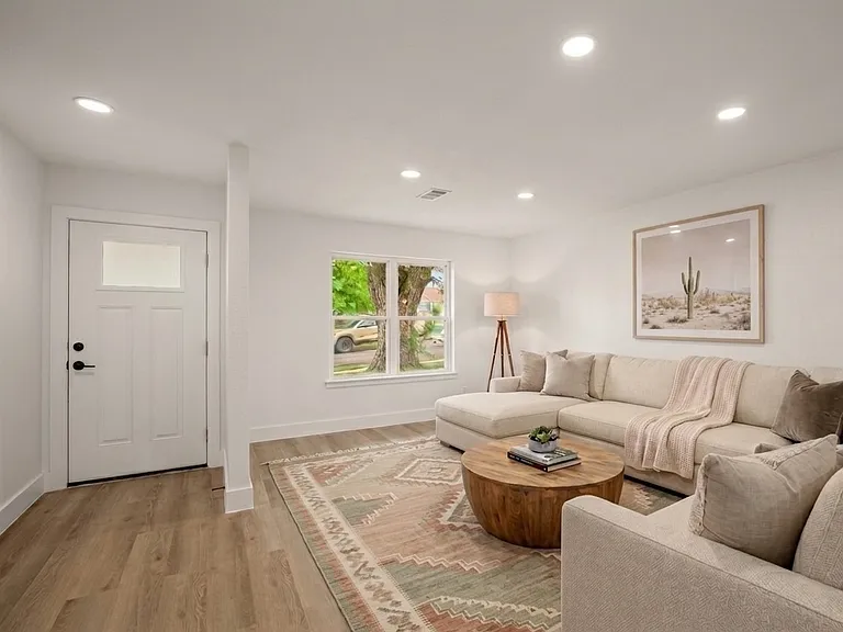 9006 Lodge Ct — Photo 3