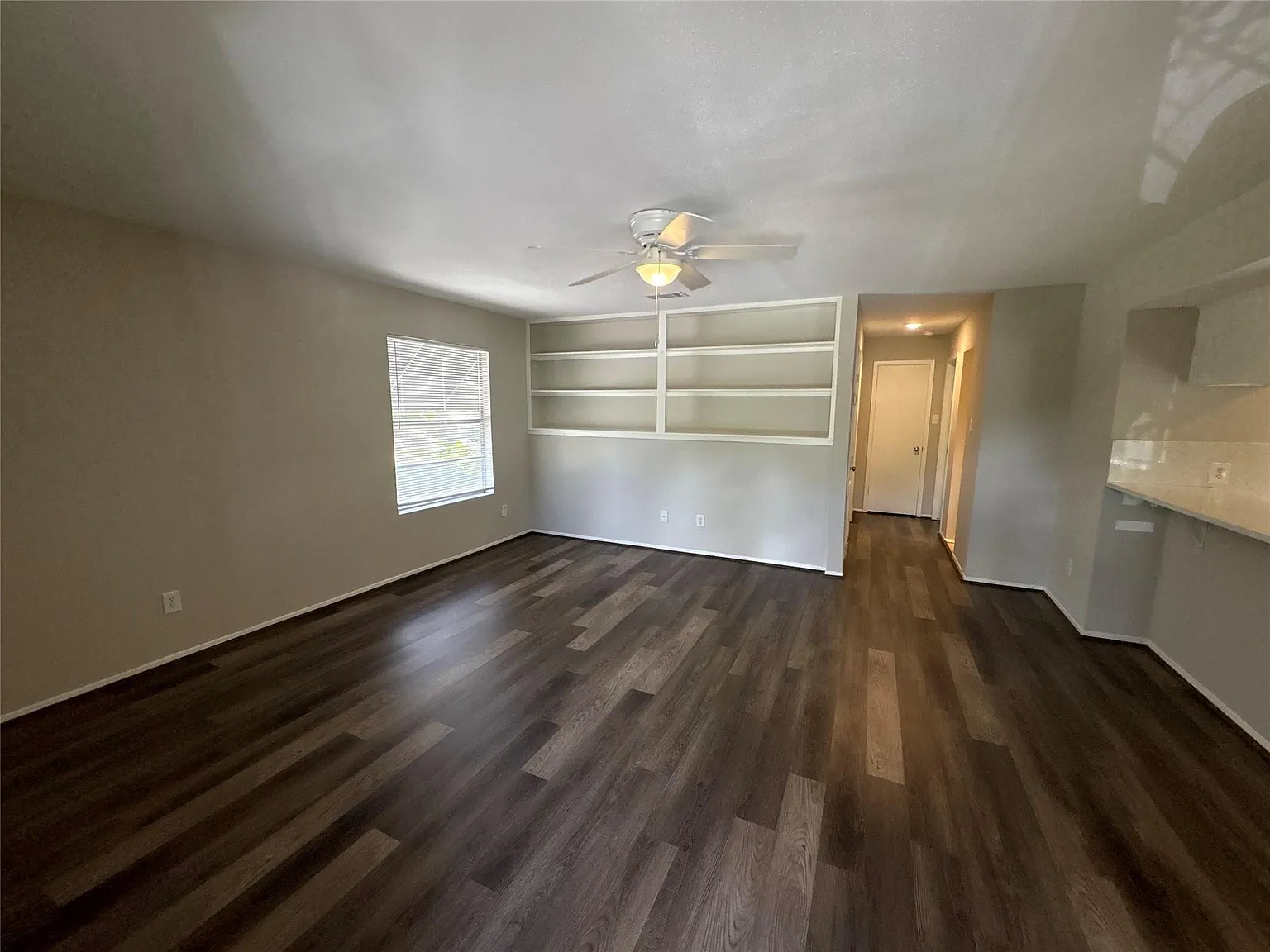 2 bed, 1.0 bath, 970 sqft, $1,250 — Photo 2