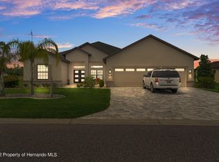 9214 Palm Beach Dr, Weeki Wachee, FL 34613