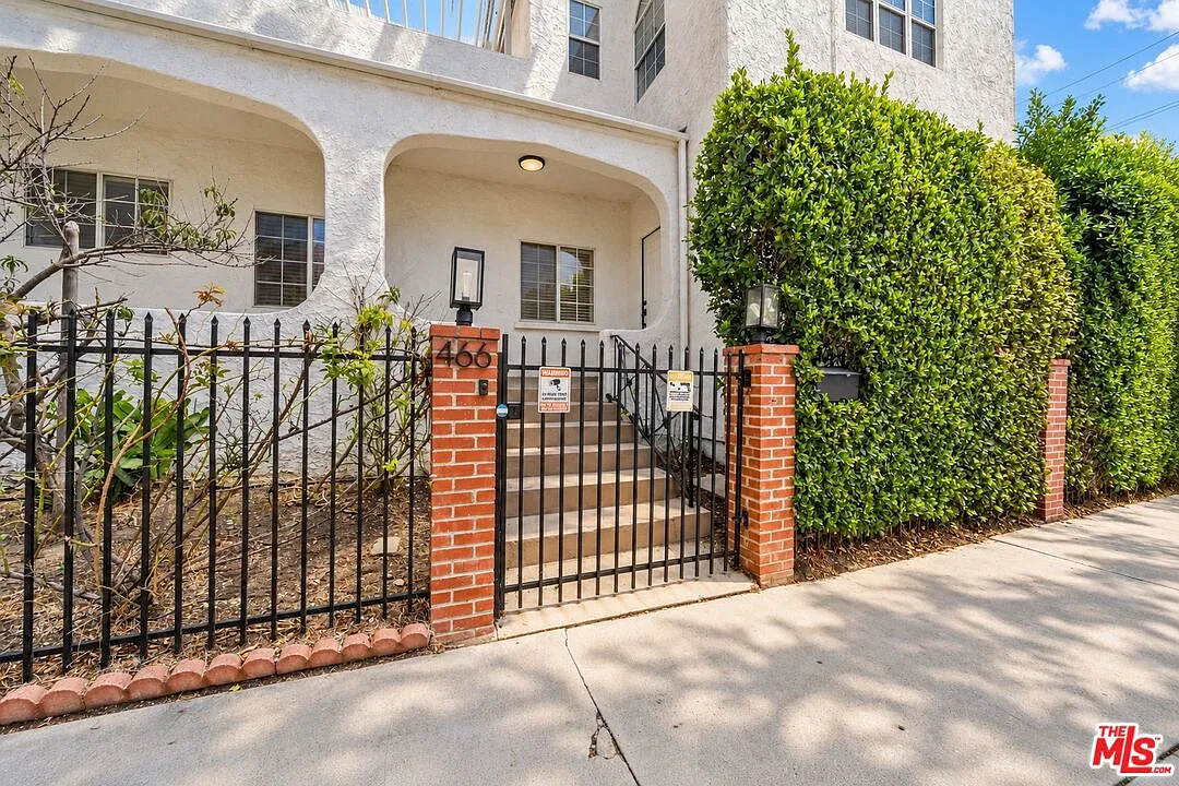 4 bed, 4.0 bath, 2100 sqft, $7,400 — Photo 1