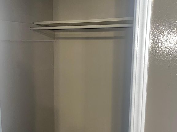4th image of 4725 Hoffman Rd #3
