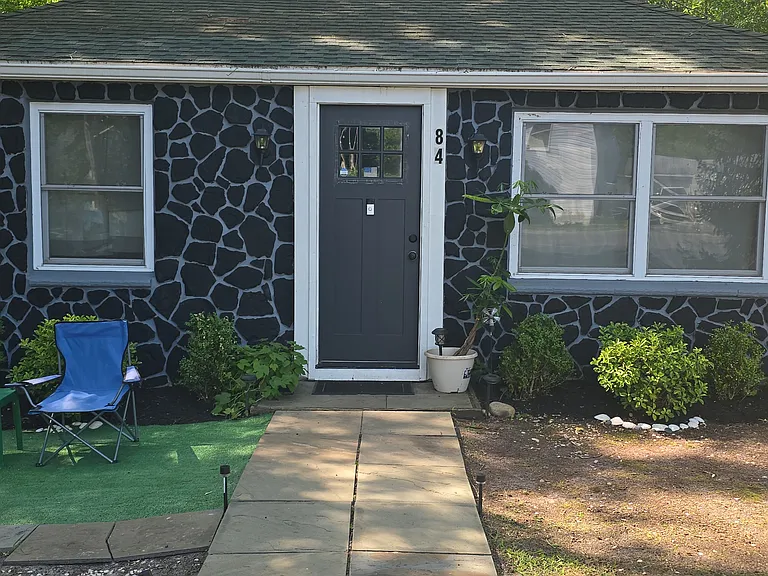 84 Lighthouse Dr — Photo 1