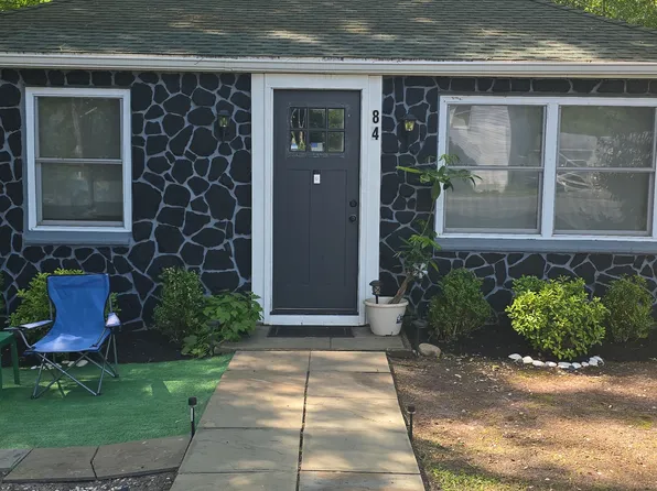 84 Lighthouse Dr, Waretown, NJ 08758