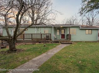 12267 Mantawauka Dr, Fenton, MI 48430
