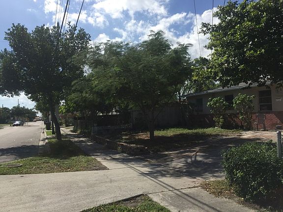 5th image of 4709 Pinewood Ave