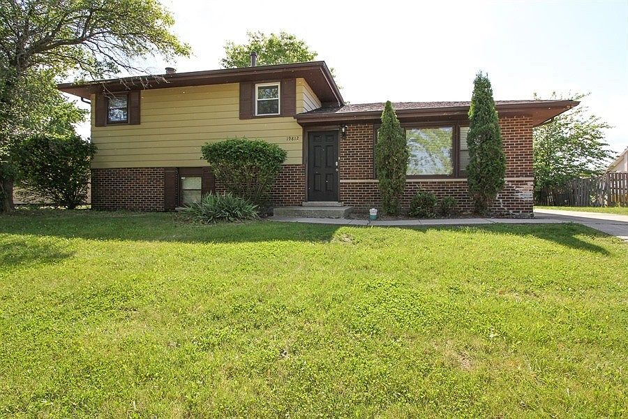 1st image of 19812 Crescent Ave