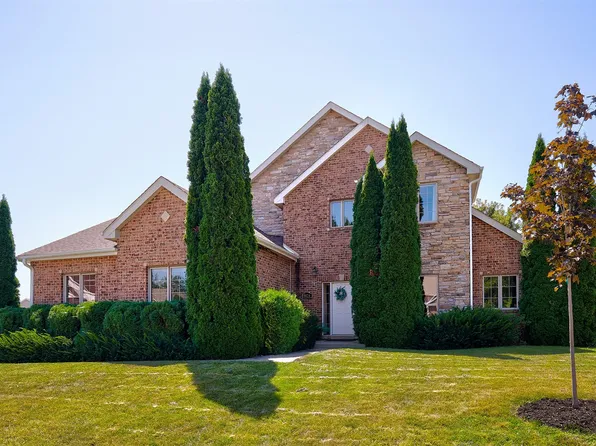 9424 Woodland Dr, Johnston, IA 50131