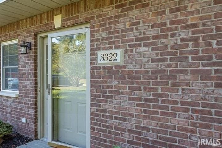 1st image of 3322 S Oaklawn Cir