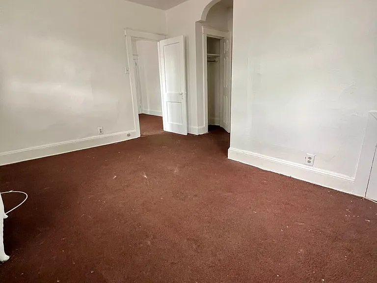 Clifton Ave 1001 — Photo 7