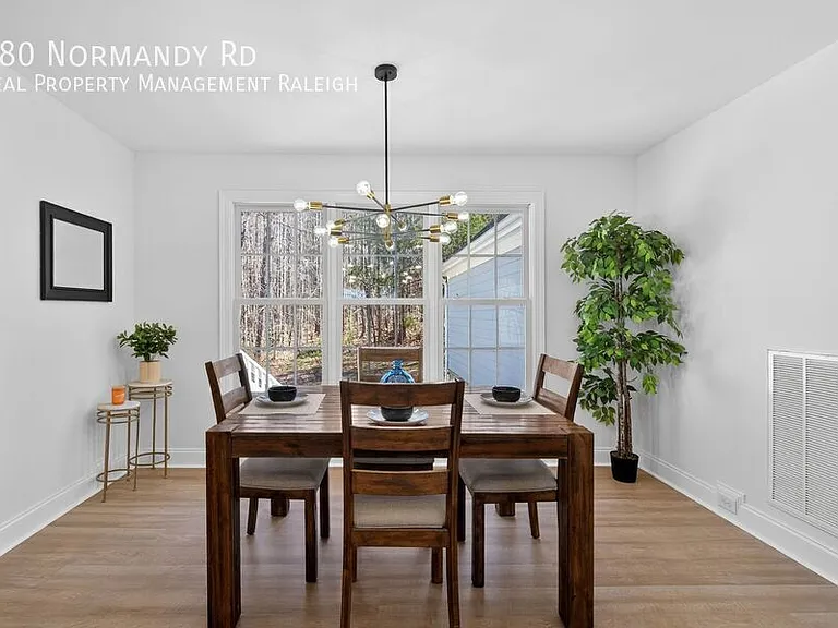 180 Normandy Rd — Photo 5