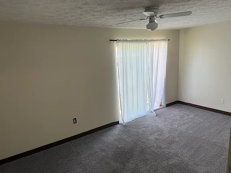 13901 Eastwood Blvd — Photo 8