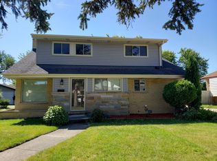 8431 W Crain St, Niles, IL 60714