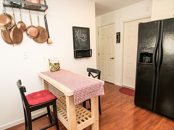 eat in kitchen area