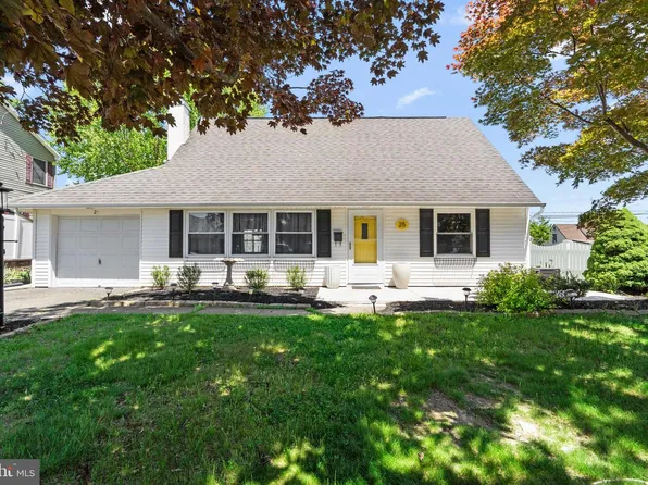 25 Cable Rd, Levittown, PA 19057