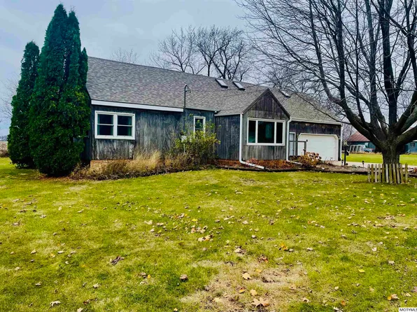 702 1st St N, Rockwell, IA 50469