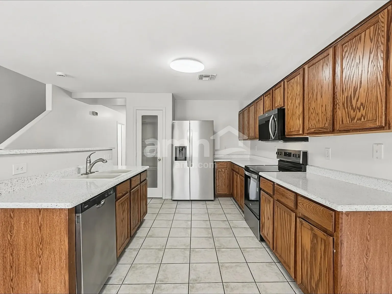 3 bed, 2.5 bath, 1872 sqft, $1,845 — Photo 3