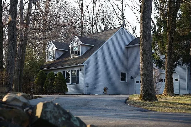 1736 Skyline Dr photo 1