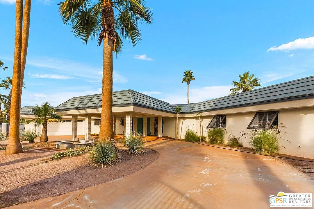 3 bed, 3.0 bath, 2376 sqft, $5,000 — Photo 4