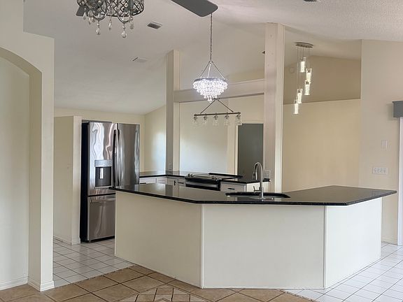 5th image of 258 Shadydale Ct