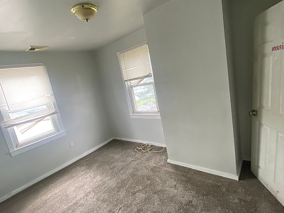 5th image of 141 Grove St