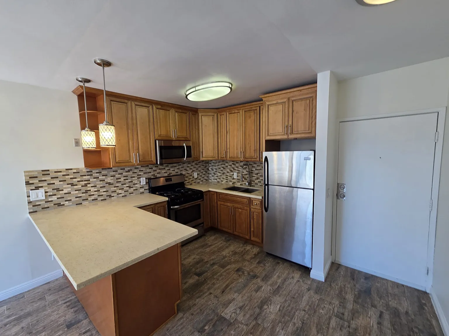 2518 W 5th st — Photo 4