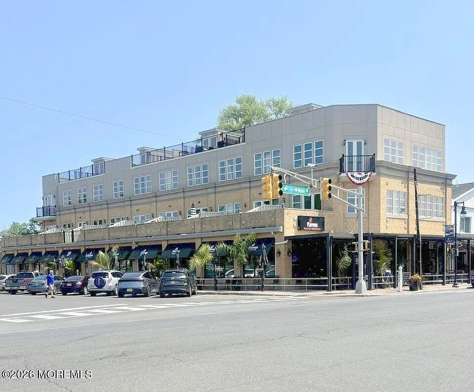 2 bed, 1360 sqft, $3,600 — Photo 2
