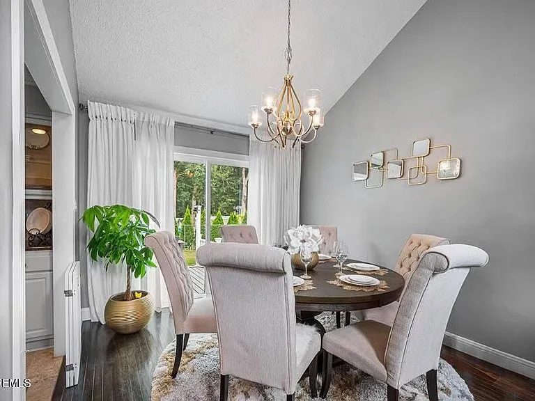 16 Carr Ln — Photo 2