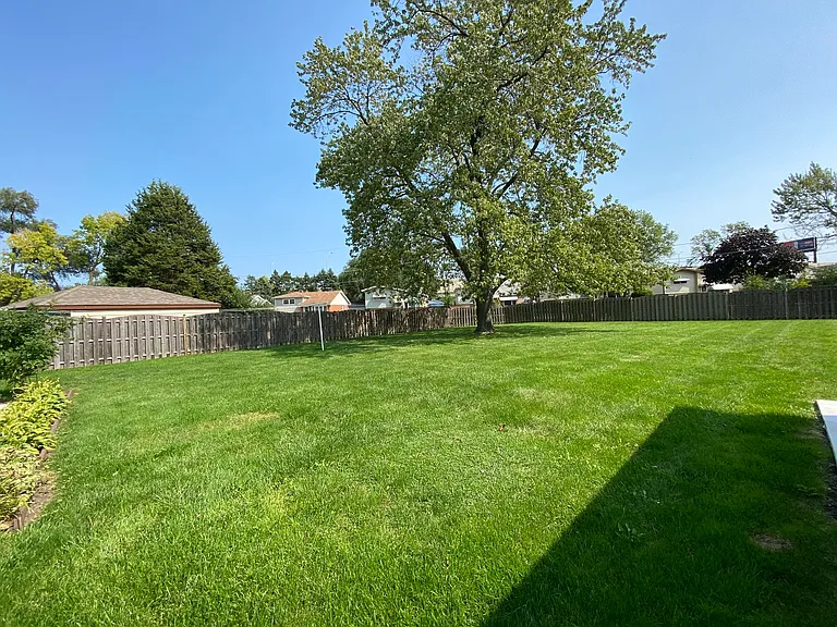 Laura Ln — Photo 19