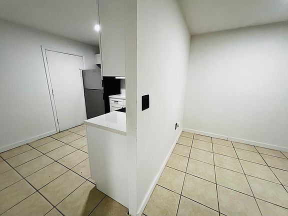 4th image of 12217 W Dixie Hwy #106