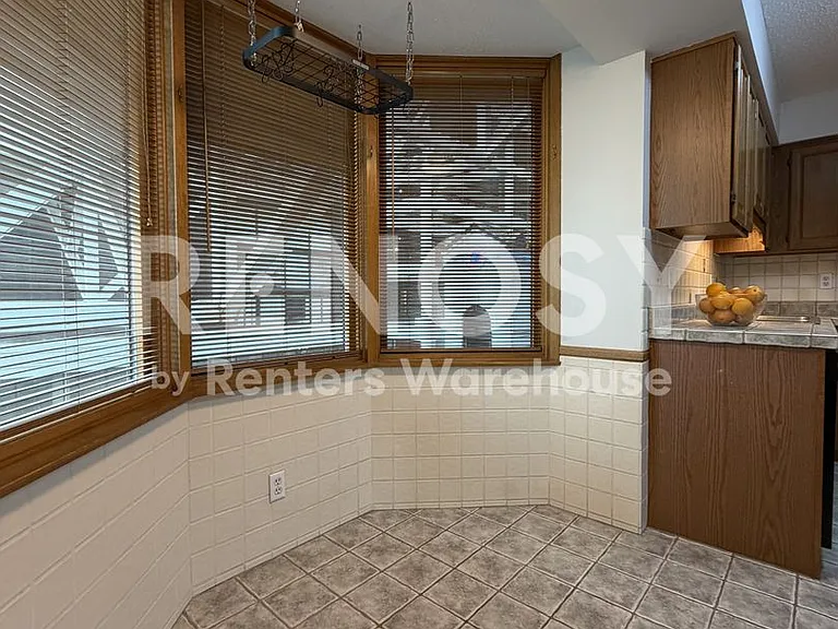 198 6th St E #501 — Photo 17