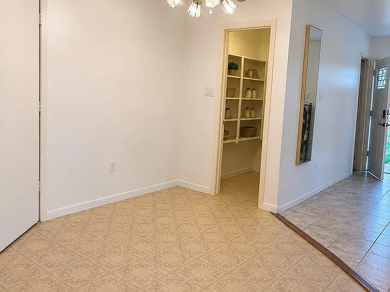 9011 Tavenor Ln — Photo 4