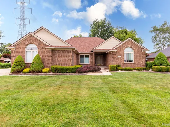 5451 Robert St, Shelby Township, MI 48316