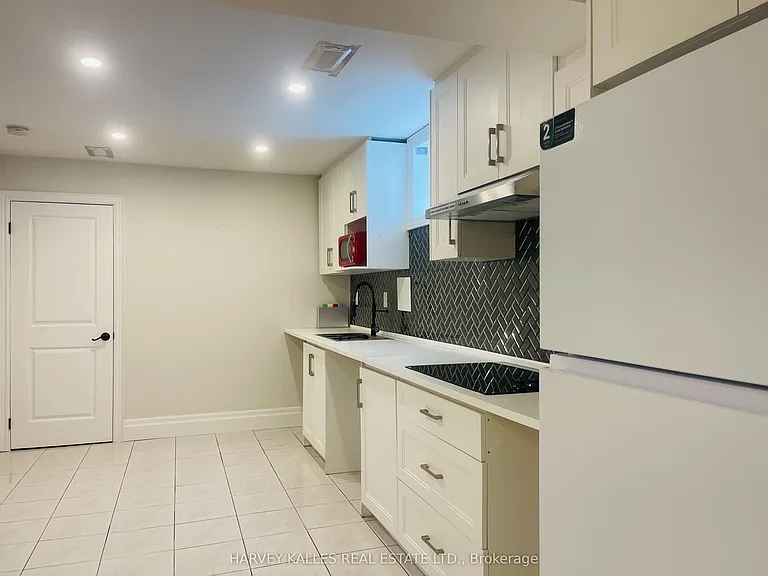 16 Rustic Rd #LOWER — Photo 4