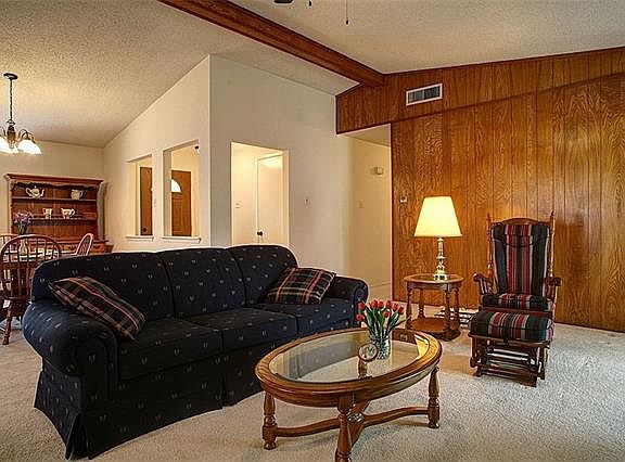 3rd image of 2901 Village Crest Cir