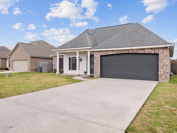 3rd image of 307 Oak Hill Ln