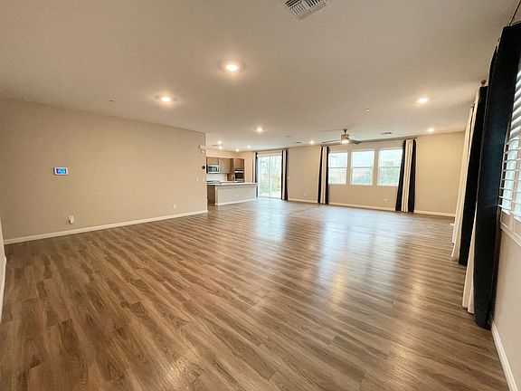 5th image of 8467 Vacarez Dr