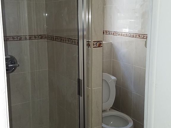 5th image of 25 Essex St APT 4