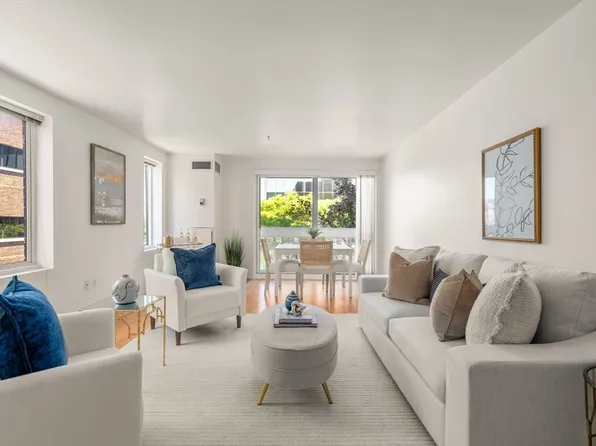 950 Massachusetts Ave APT 405, Cambridge, MA 02139