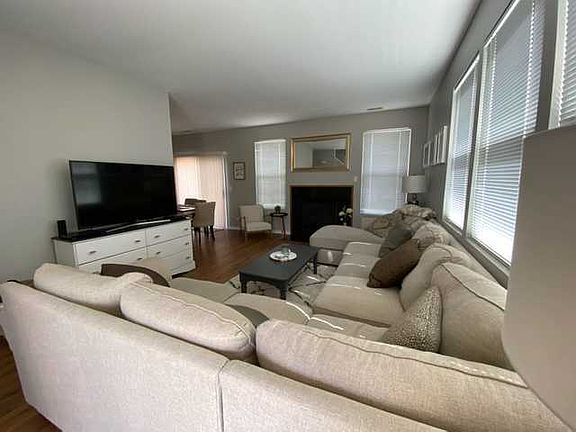 4th image of 3900 Blackstone Dr