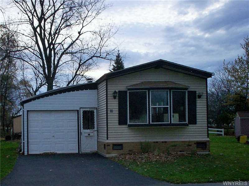 1st image of 22 Burgundy Cir