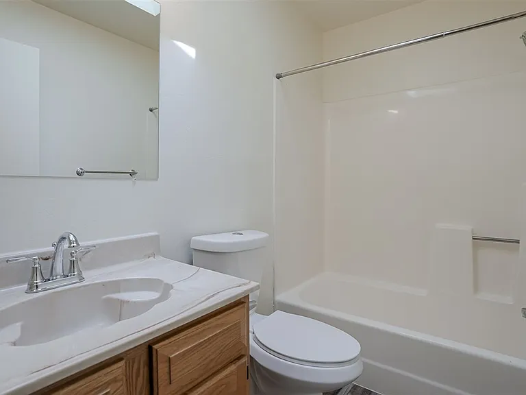 1298 N Tapadero Dr — Photo 15