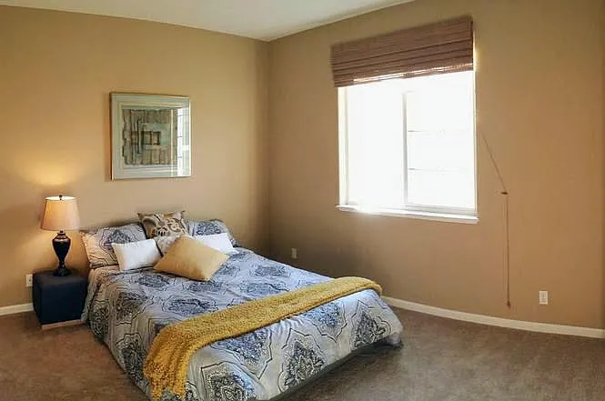 1026 Emerald Ter — Photo 4