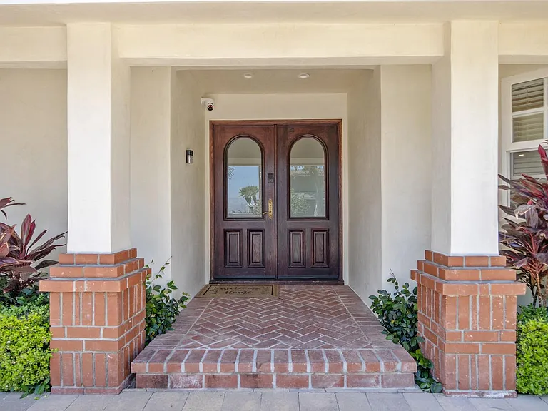 23350 Aetna St — Photo 4